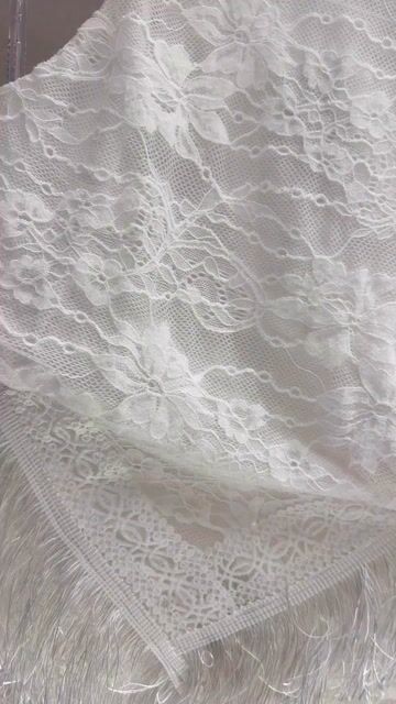 Vestido Encaje con Detalles en Flecos